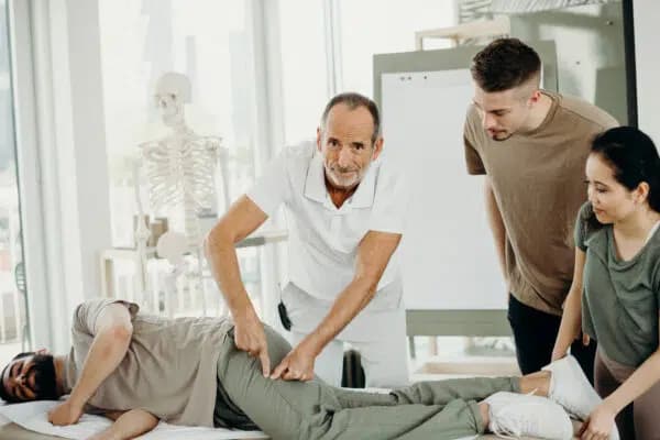Pressebild Ausbildung Liebscher & Bracht-Therapie